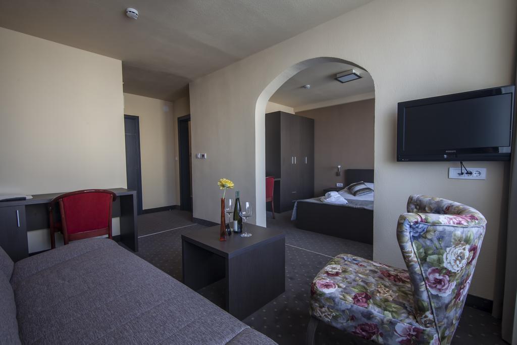 Drina Hotel Bijeljina Esterno foto